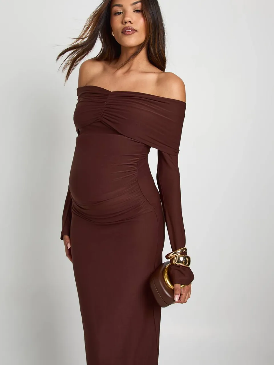 boohoo Dames Zwangerschaps Bardot geruched uitlopende mouw maxi-jurk chocoladebruin, foto 4