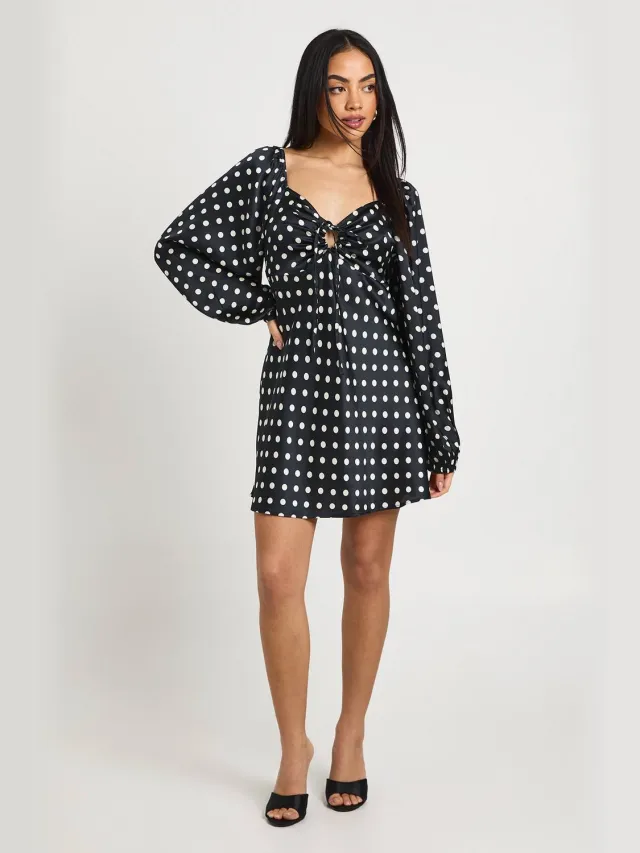 boohoo Dames Satijnen Mini Jurk Met Stippenprint En Volumineuze Mouwen Zwart