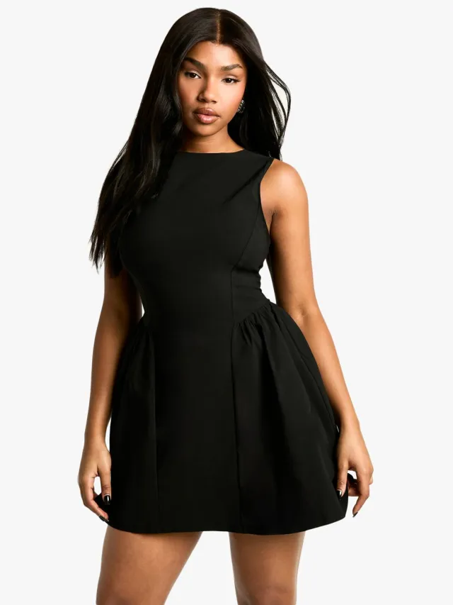 boohoo Dames Tailored Slash Neck Volume Skater Mini Jurk Zwart