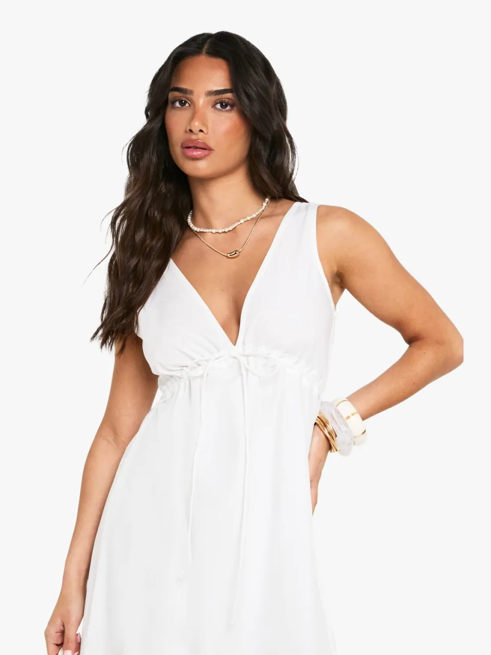 boohoo Dames Petite katoenen poplin maxijurk met ruche details en gelaagde zoom wit, foto 3