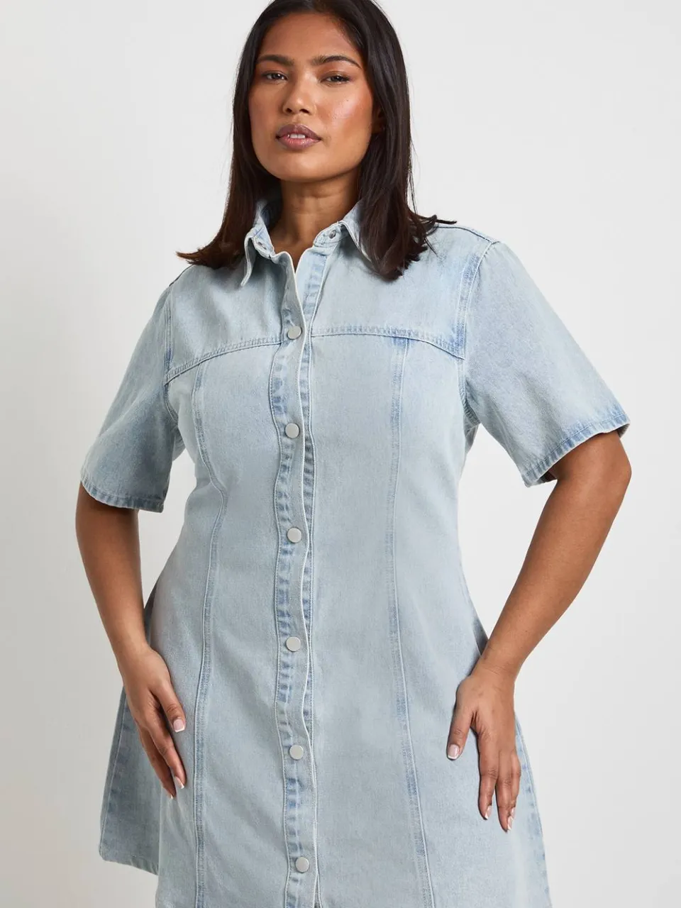 boohoo Dames Plus Korte Mouw Denim Jurk Met Getailleerde Taille, foto 3