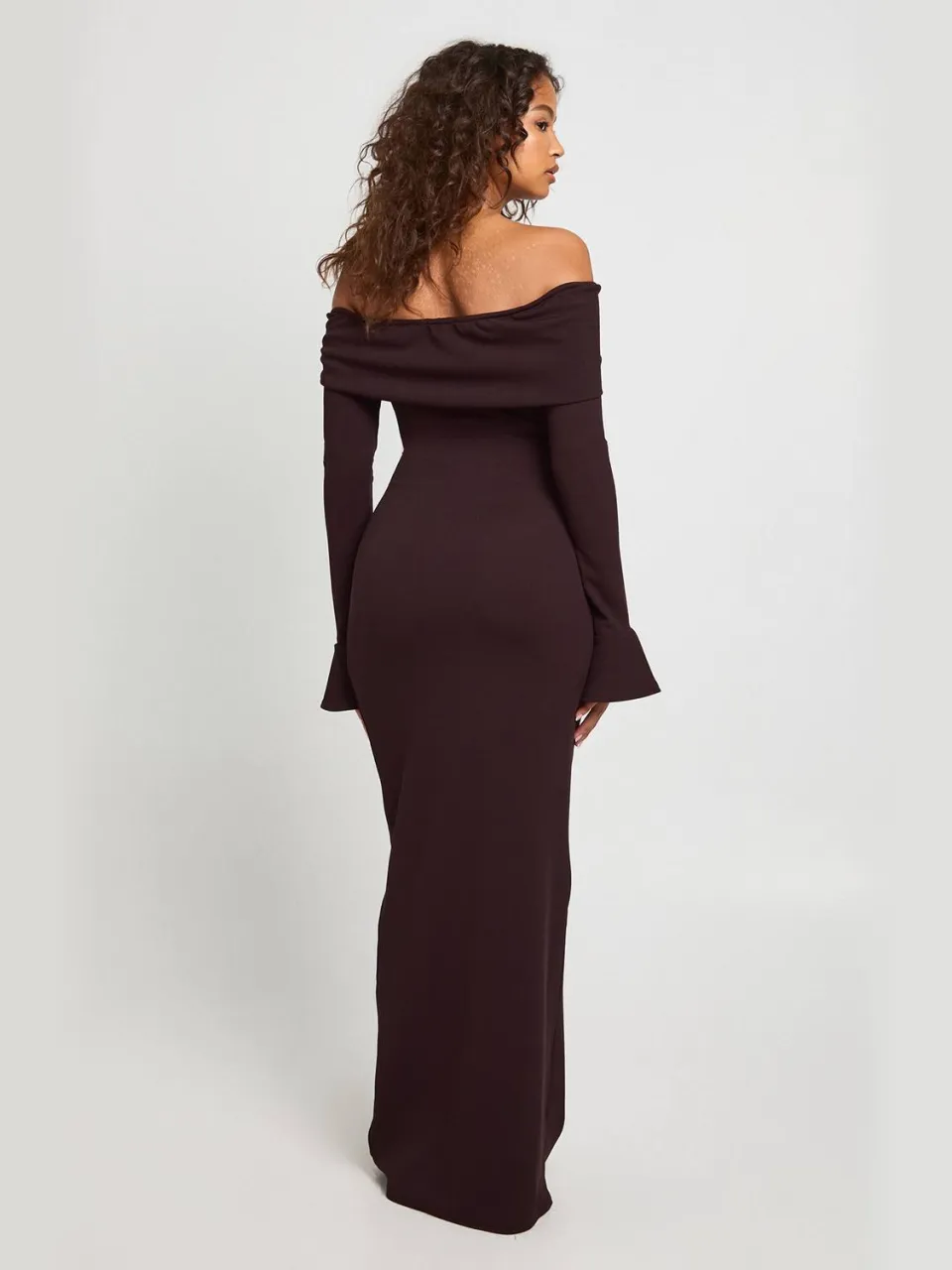 boohoo Dames Rib Gold Knop Detail Bardot Maxi Jurk, foto 2