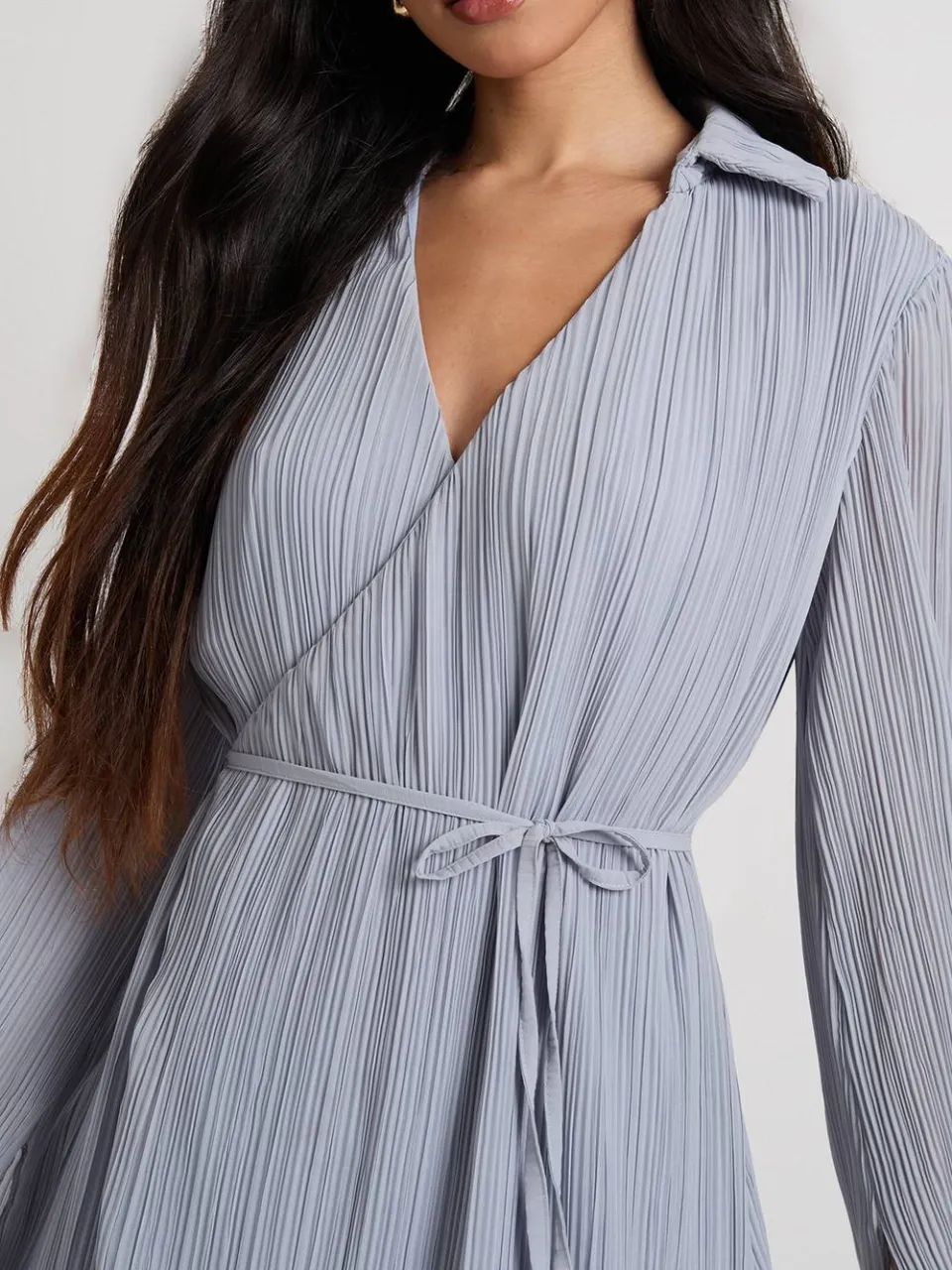 boohoo Dames Plisse Wikkel Voorkant Blousejurk stoffig blauw, foto 4