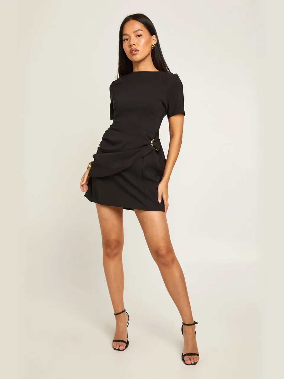 boohoo Dames Petite shiftjurk met ceintuur, wikkelaccent en afwerkingsdetail zwart, foto 3