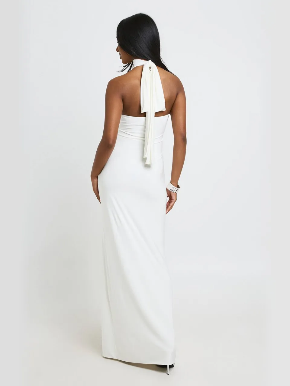 boohoo Dames Maxi Kolomjurk Met Hoge Hals, Sjaalomslagdetail En Open Rug ivoor, foto 2