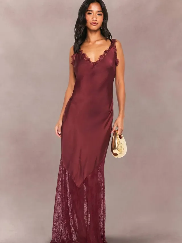 boohoo Dames Petite Slipjurk met kanten zoom Bordeaux Rood