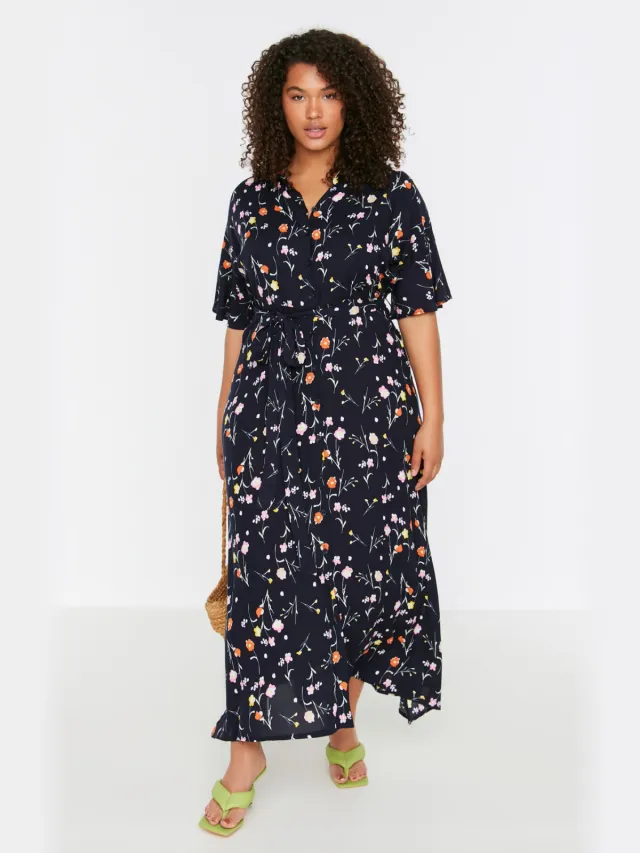 Trendyol Curve Dames Donkerblauw Bloemen Maxi Kort Casual A-lijn Grote maten Jurk Marineblauw/Blauw