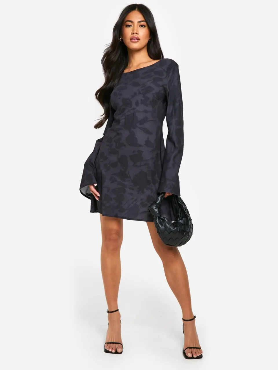 boohoo Dames Floral Low Back Flare Sleeve Dress grijs, foto 2