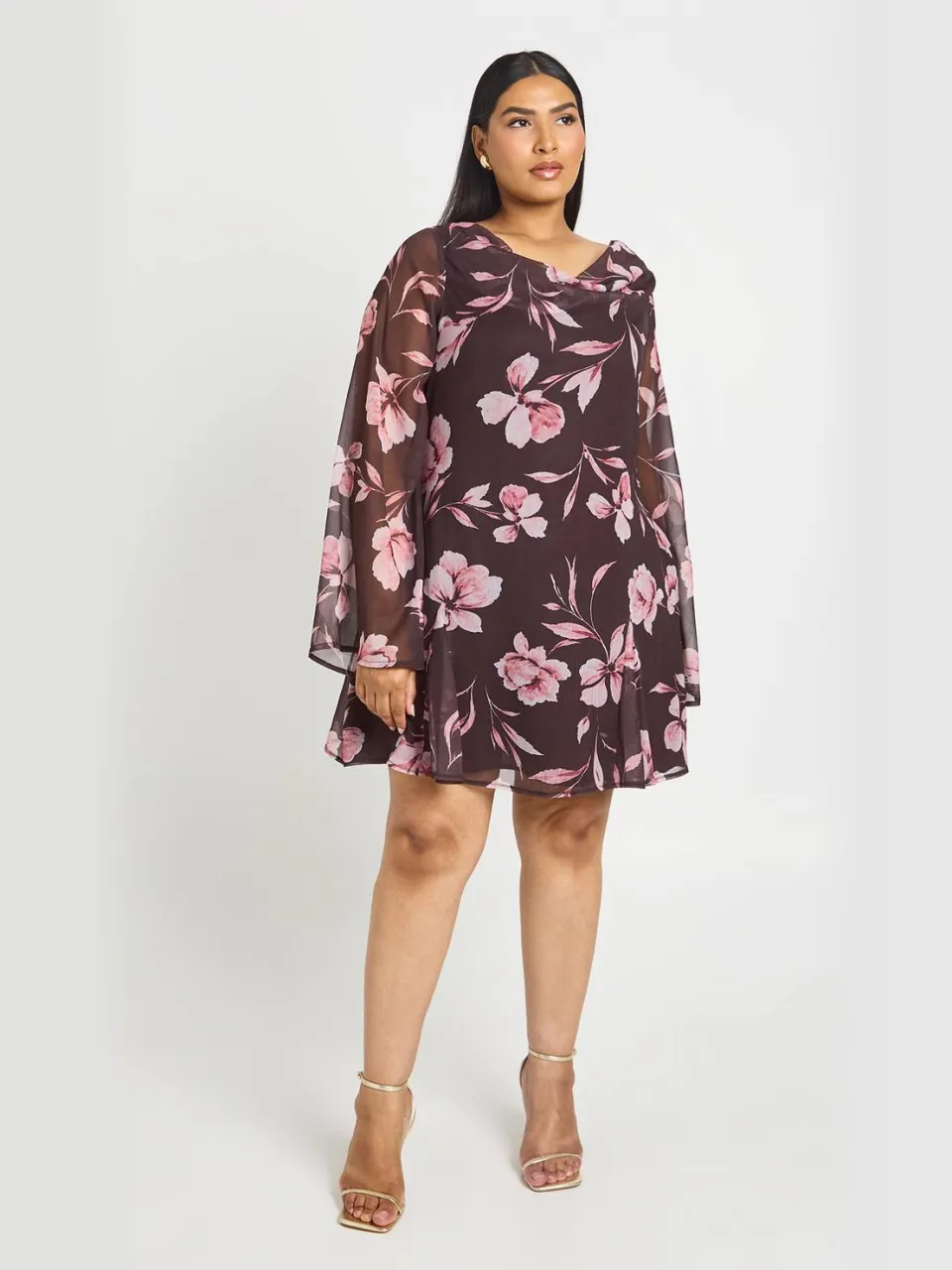 boohoo Dames Plus Size Chiffon Mini Skater Jurk Met Lange Mouwen En Bloemenprint chocoladebruin, foto 3