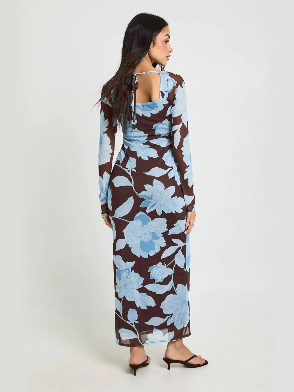 boohoo Dames Bloemenprint Mesh Melkmeid Maxi Jurk chocoladebruin, foto 2