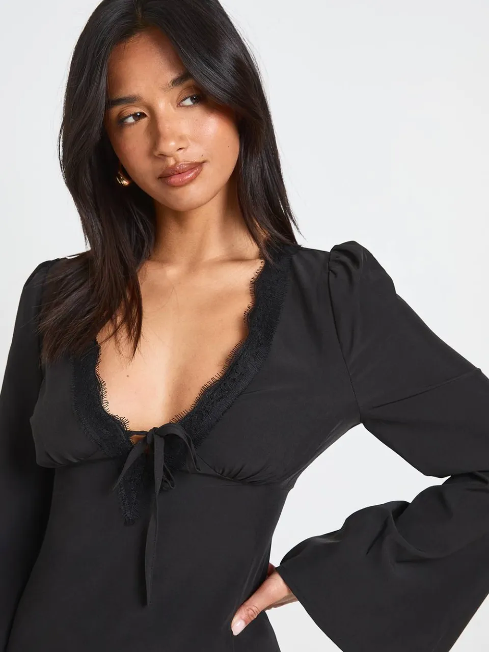 boohoo Dames Petite Mini Jurk Met Uitlopende Mouwen En Kanten Afwerking zwart, foto 3
