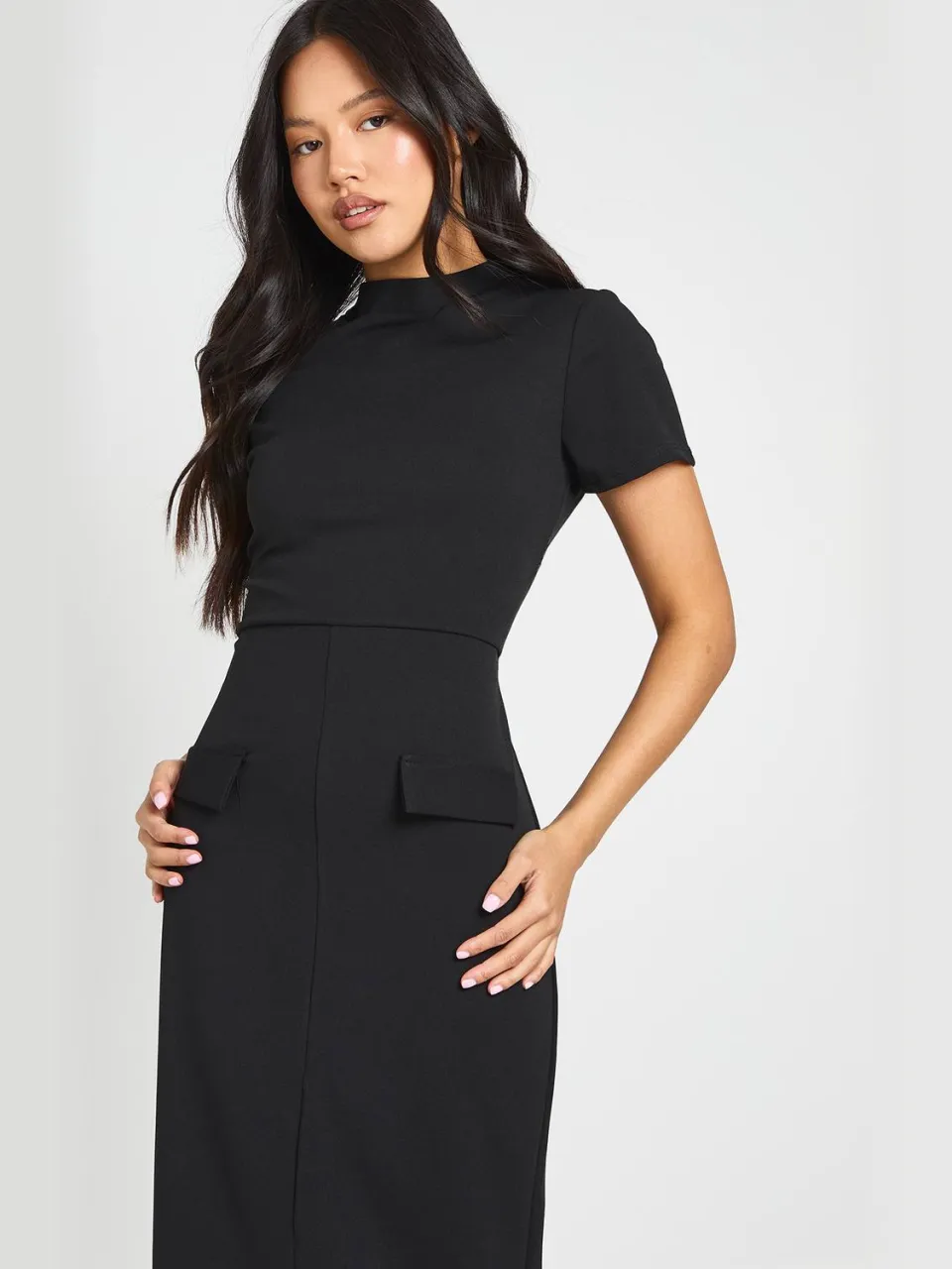 boohoo Dames Petite Crêpe Midi-jurk Met Hoge Hals En Zakdetail zwart, foto 2
