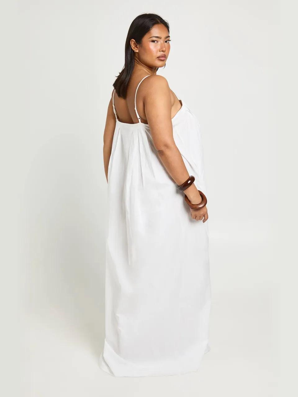 boohoo Dames Plus Katoenen Popeline Geplooide Volume Maxi Jurk wit, foto 2