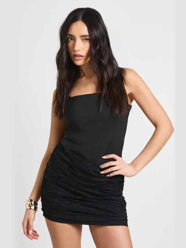 boohoo Dames Crêpe Jurk Met Vierkante Hals En Kanten Drape Rok Zwart