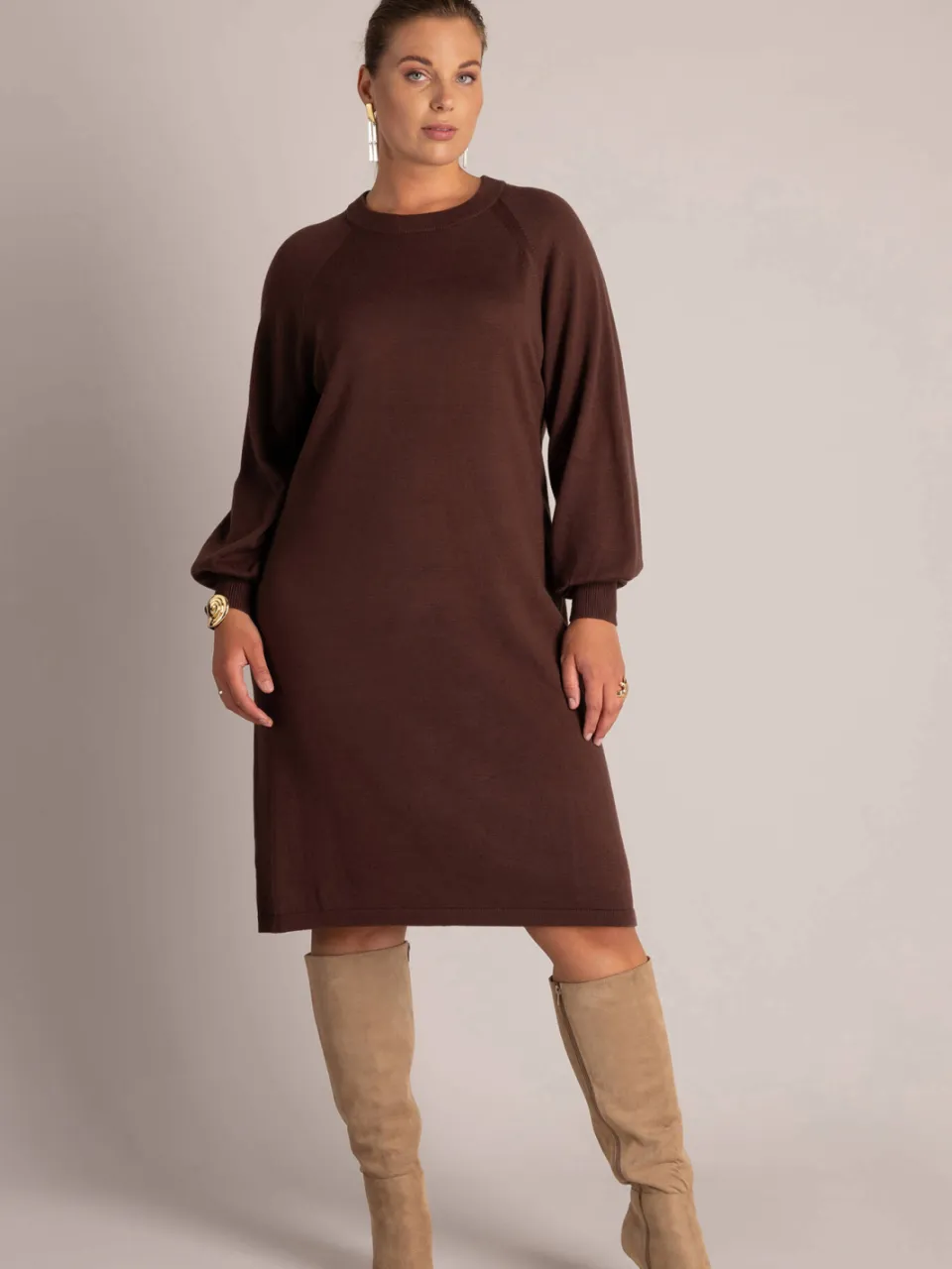 Yest Curve Plus Size gebreide midi jurk met ceintuur - roodbruin, foto 3
