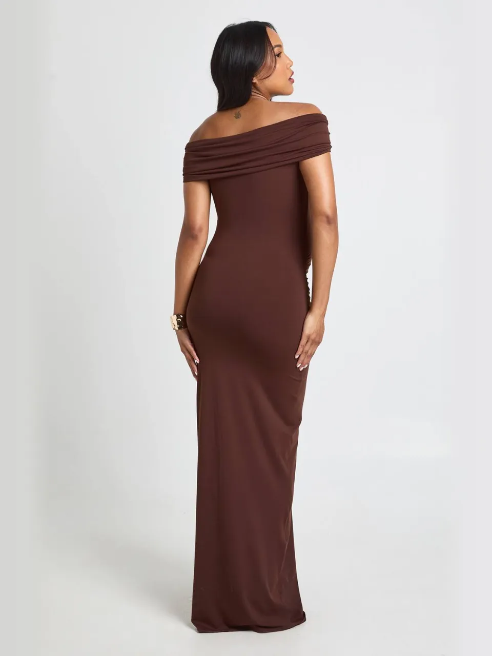 boohoo Dames Zwangerschaps Bardot Geplooide Maxi Jurk chocoladebruin, foto 2
