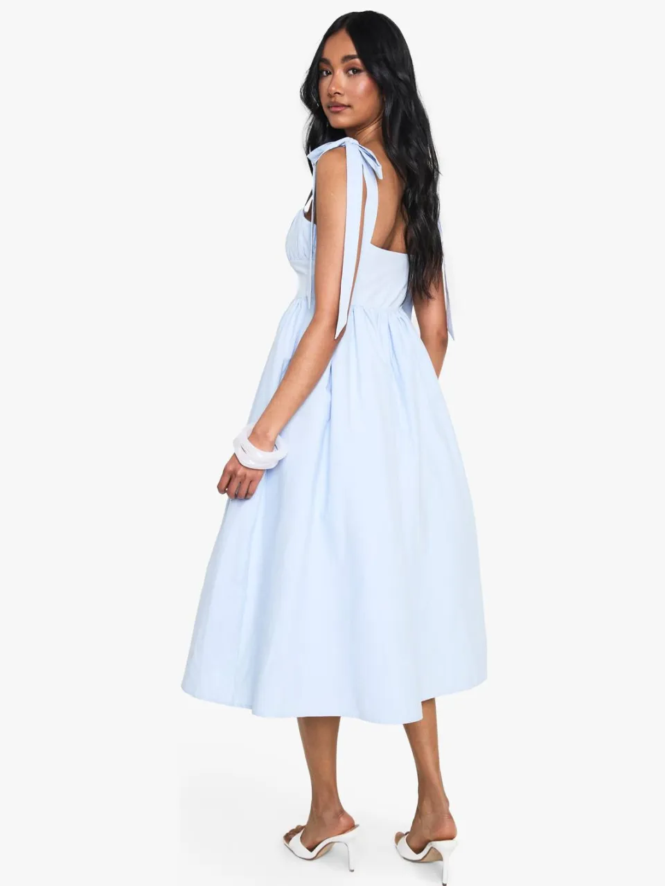 boohoo Dames Cotton Ruched Bust Shoulder Tie Midi Dress lichtblauw, foto 2