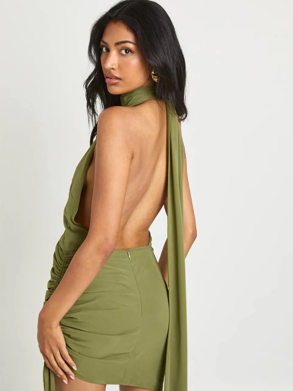 boohoo Dames Chiffon Halterneck Minijurk olijf, foto 2