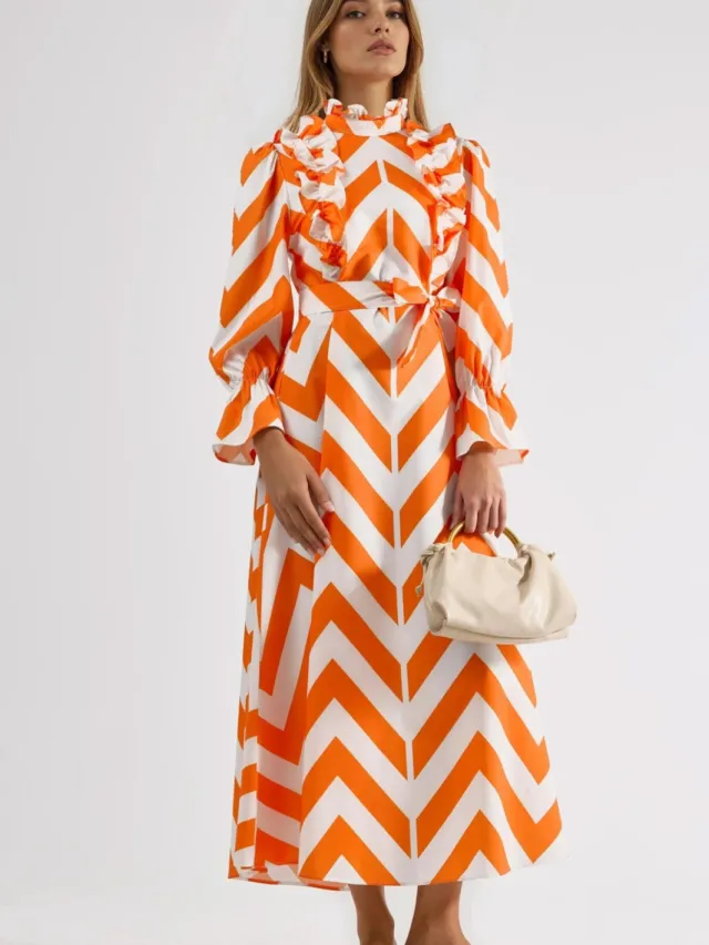 MSN Collection Geometrische Rimpel Maxi Jurk met Halve Turtleneck Oranje