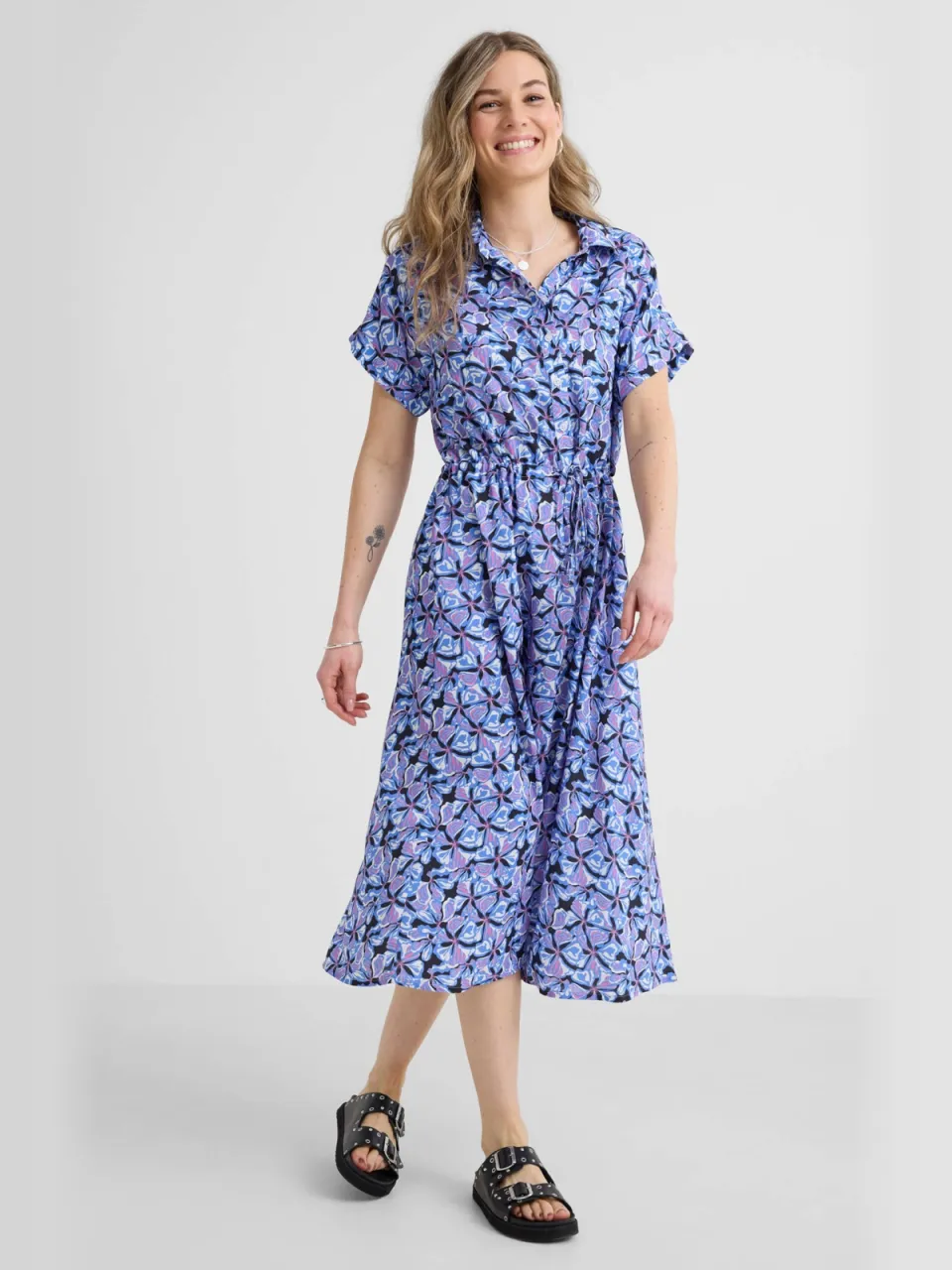 Anytime midi jurk met bloemenprint blauw