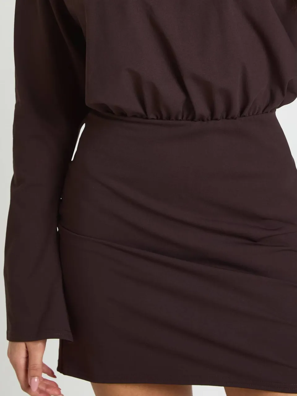 boohoo Dames Lange Mouw Aangegroeid Hals Blouson Mini Jurk chocoladebruin, foto 4