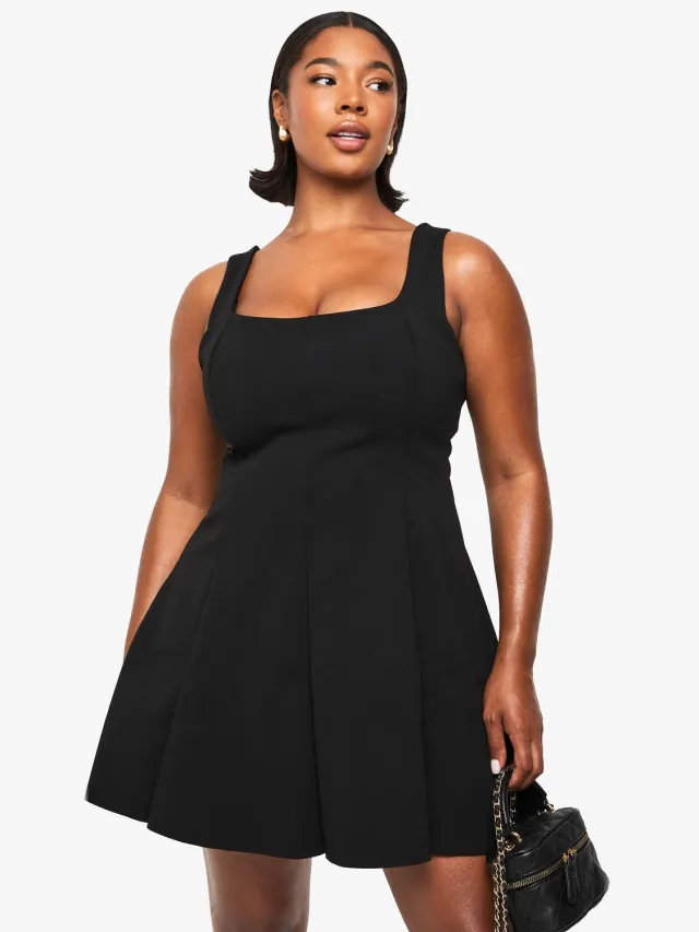 boohoo Dames Plus Double Bengaline Gestructureerde Gepaneerde Mini Skater Jurk Zwart