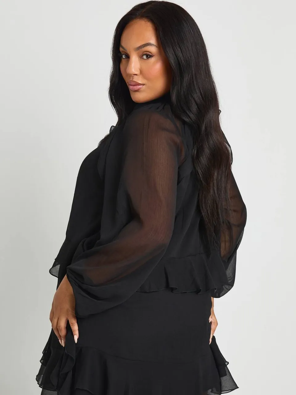 boohoo Dames Plus chiffon smockjurk met ruches zwart, foto 3