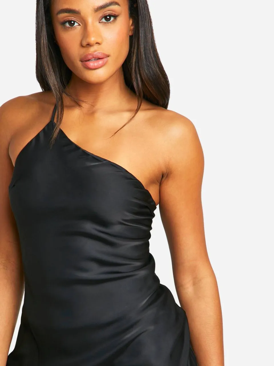 boohoo Dames Satijnen Asymmetrische Riem Maxi Jurk zwart, foto 2