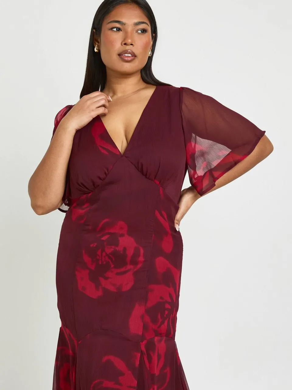 boohoo Dames Plus Bloemen Engelenmouwen Midaxi-jurk bordeaux rood, foto 2