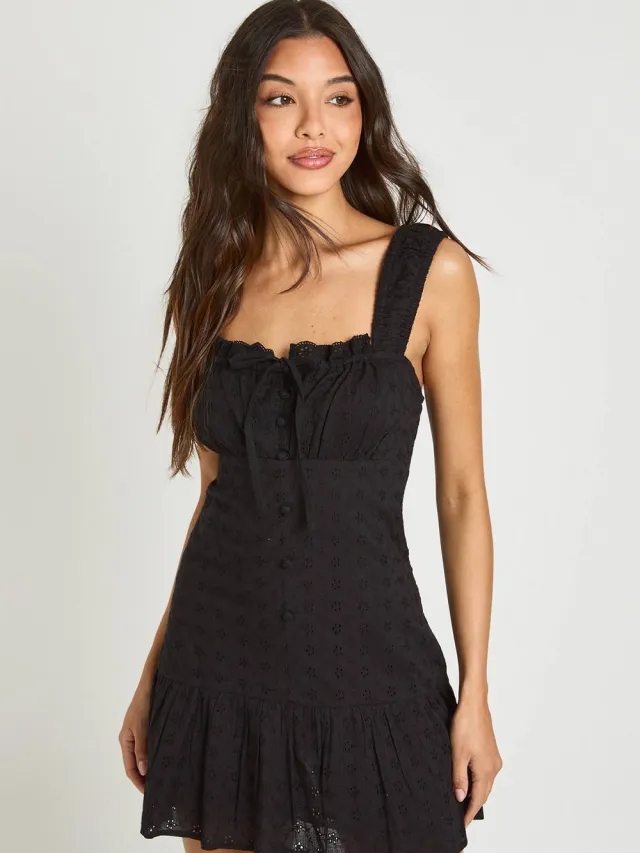 boohoo Dames Broderie Jurk Met Gerimpelde Buste Mini zwart