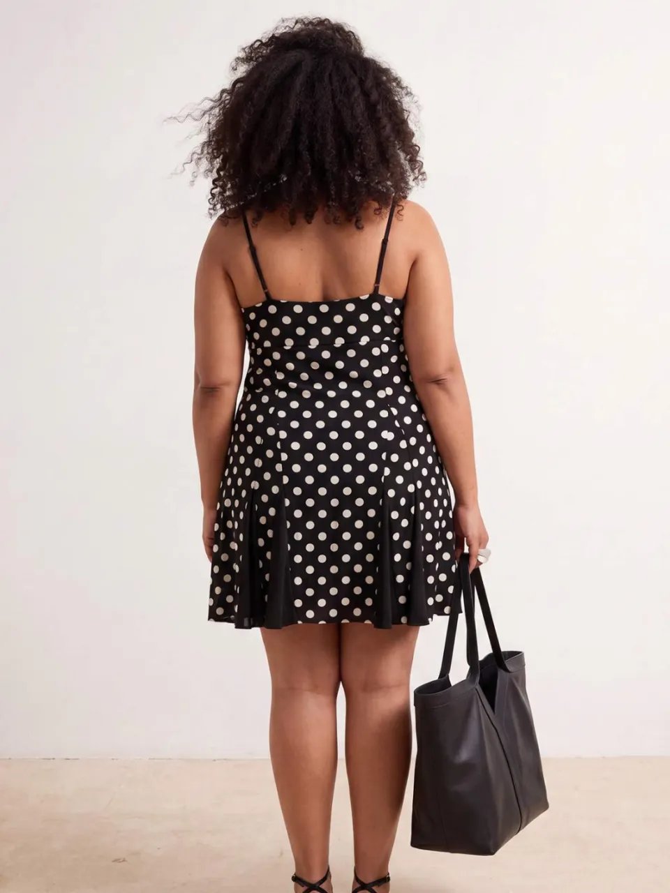 Trendyol Curve Dames Zwart Stippen Kort / Mini Mouwloos Skater Grote maten Jurk, foto 2