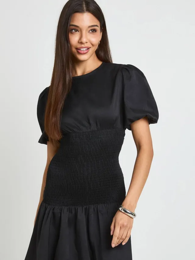 boohoo Dames Mini Jurk Met Gerimpelde Taille En Asymmetrische Zoom Zwart
