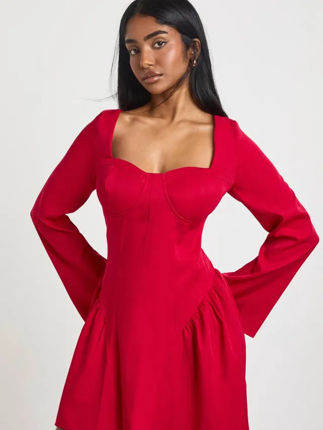 boohoo Dames Mini Jurk met Hartvormige Halslijn en Getailleerde Wijde Rok Kersen