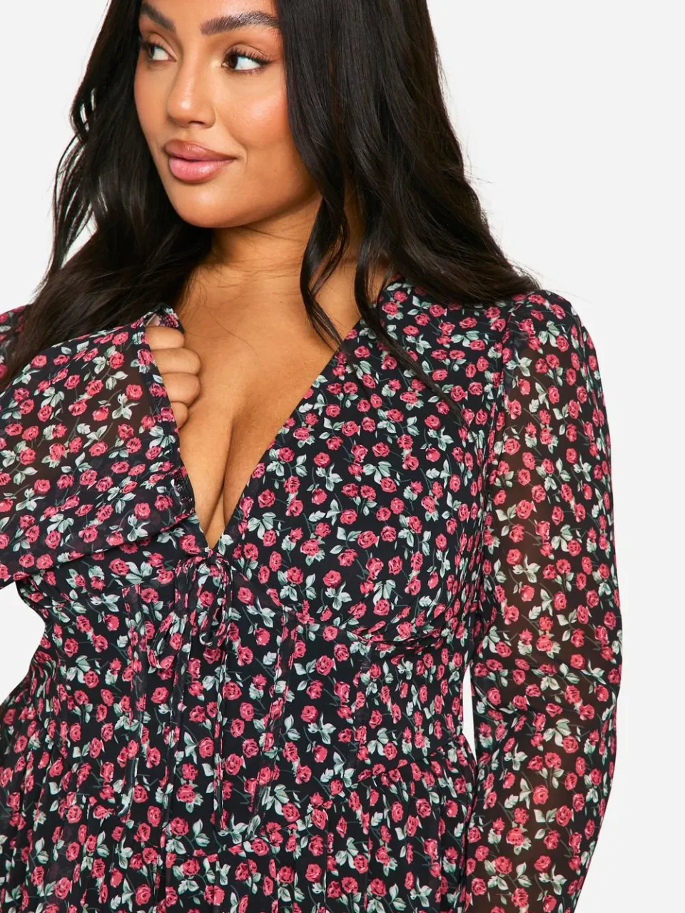 boohoo Dames Plus Geweven Bloemen Milkmaid Skaterjurk zwart, foto 4