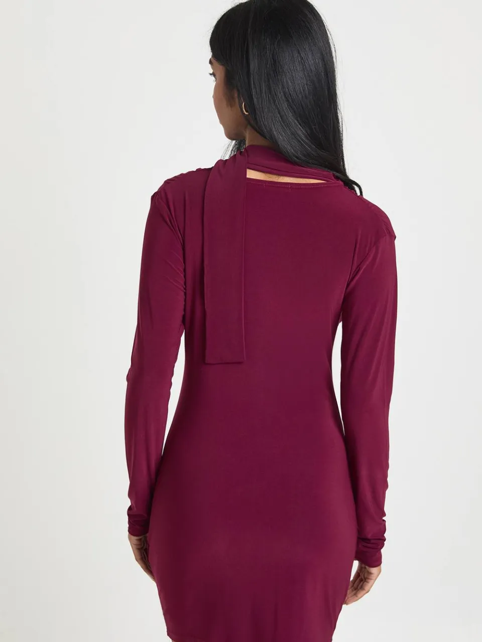 boohoo Dames Glanzende Mini-jurk Met Diepe V-hals, Sjaalkraag En Lange Mouwen bordeaux rood, foto 3