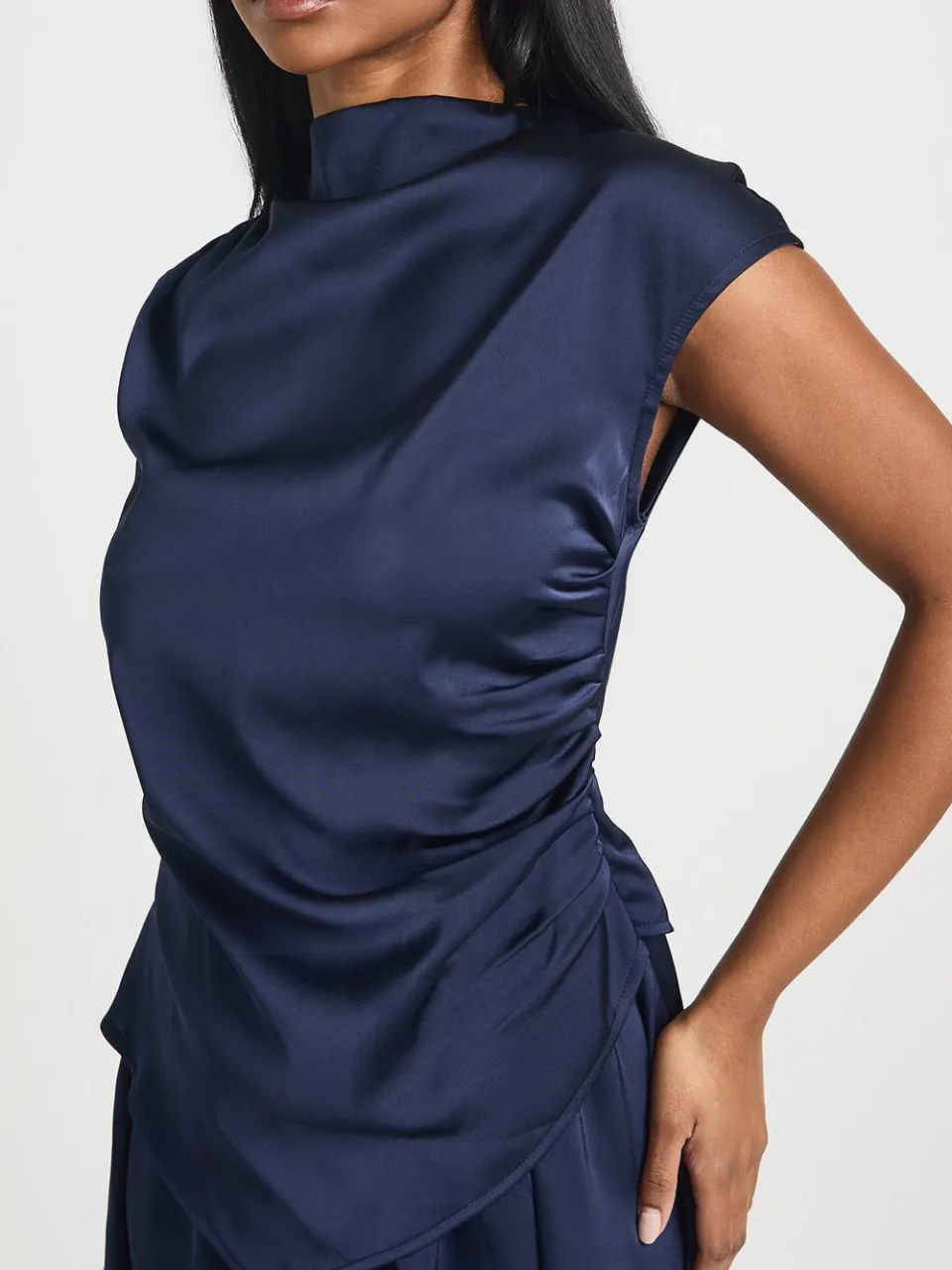 boohoo Dames Satijn Mini Jurk met Gerimpelde Details marineblauw, foto 4
