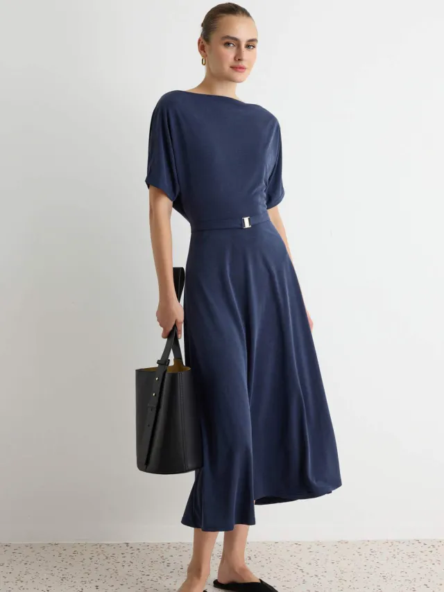 Trendyol TRENDYOLMİLLA Dames Donkerblauw Effen Midi Kort Skater Jurken Marineblauw/Blauw