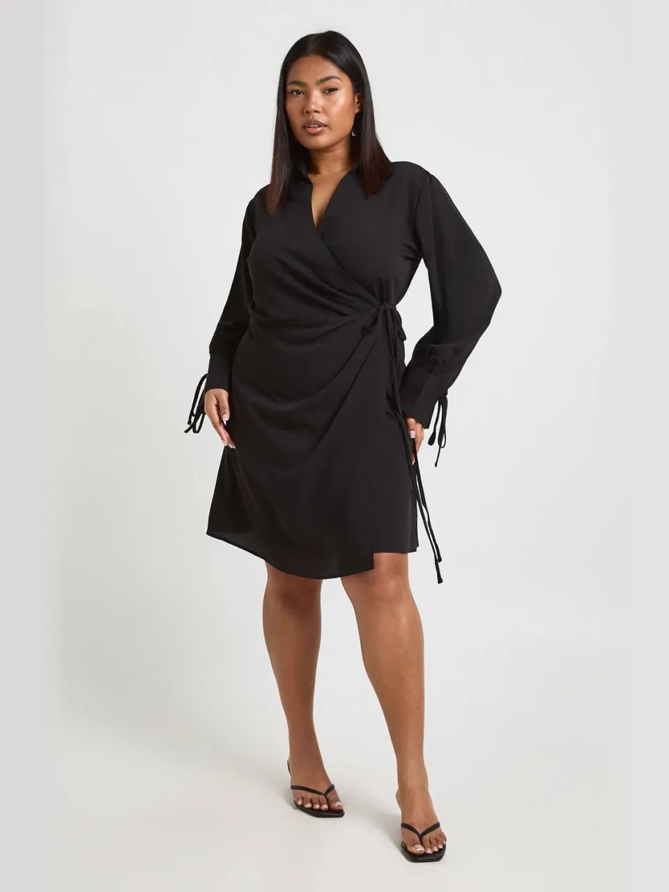 boohoo Dames Plus Geweven Wikkel Strik Midaxi Jurk zwart, foto 2