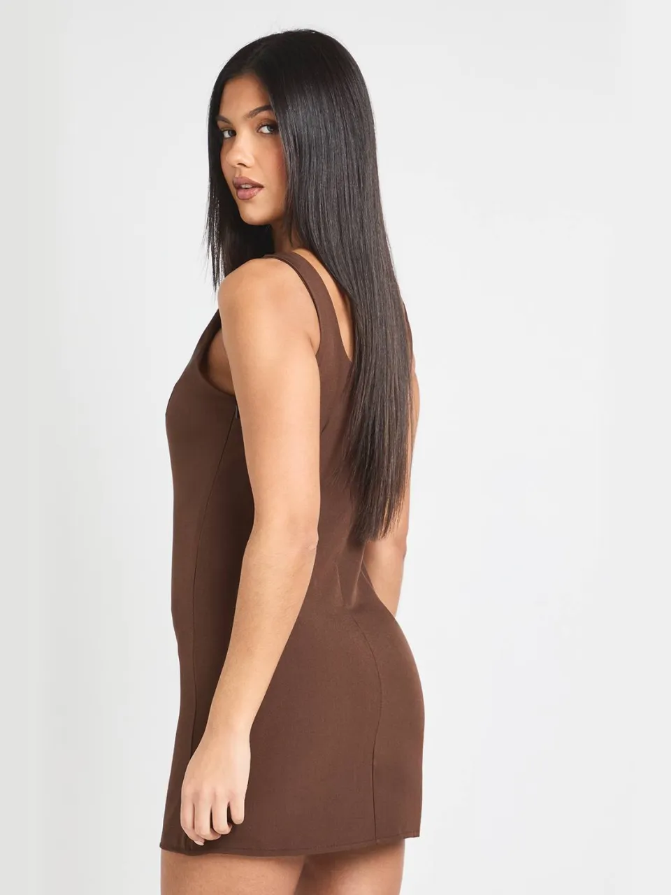 boohoo Dames Getailleerde Mini Jurk met Vierkante Halslijn chocoladebruin, foto 2