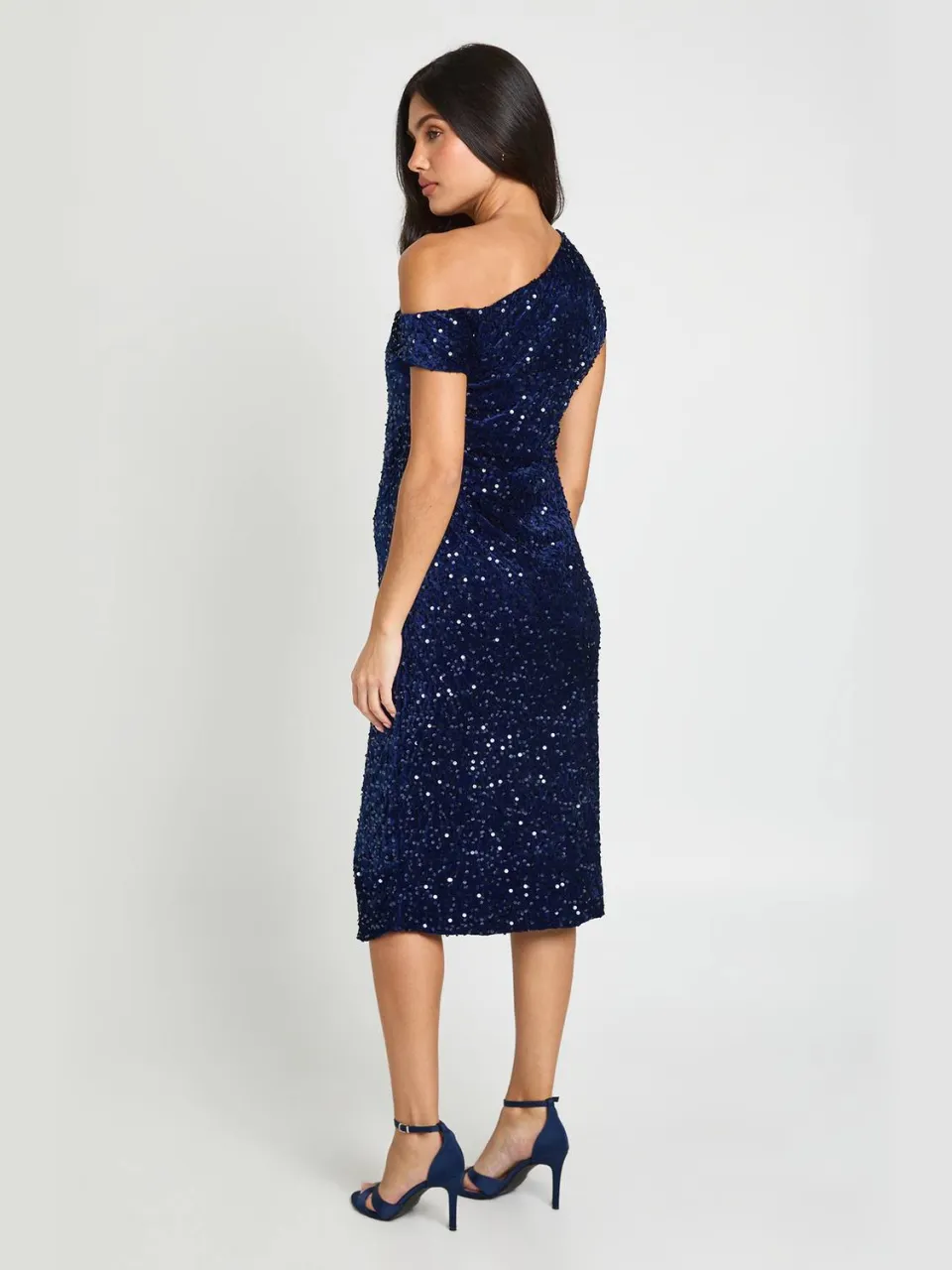 boohoo Dames Zwangerschaps Fluwelen Pailletten Asymmetrische Bardot Geplooid Midi Jurk marineblauw, foto 3