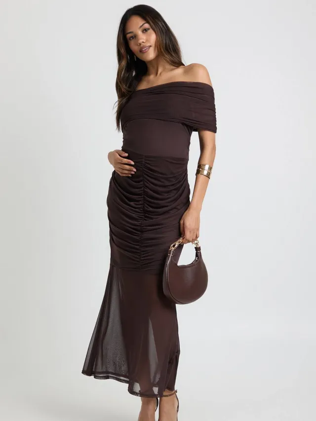 boohoo Dames Zwangerschaps Geplooid Bardot Mesh Zoom Midaxi Chocoladebruin