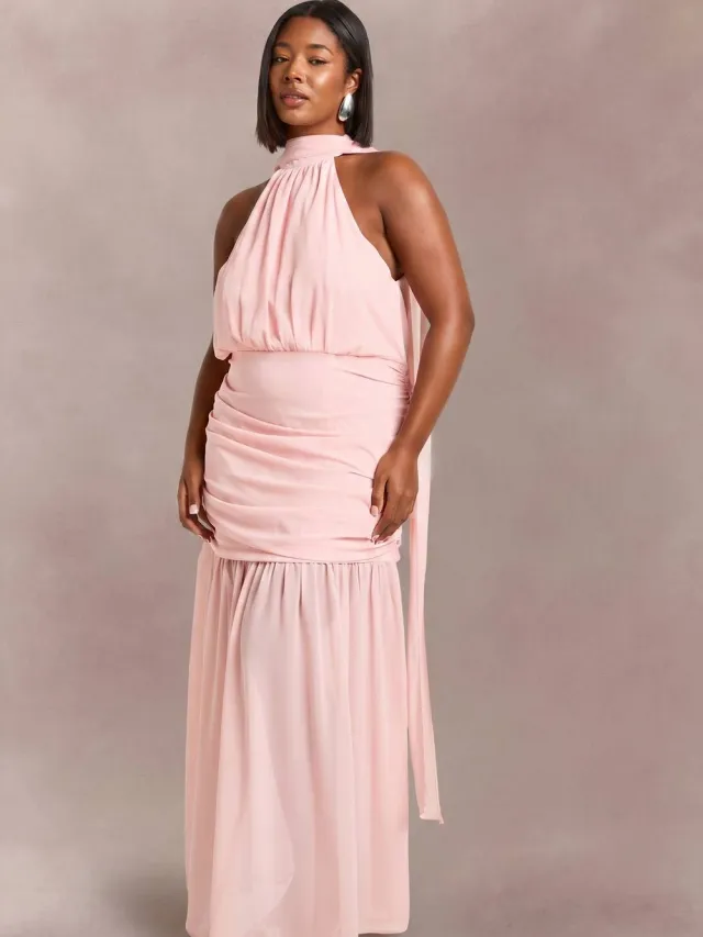 boohoo Dames Plus Halternek Maxi-jurk Met Sjaalachtig Detail En Uitlopende Rok Baby Roze