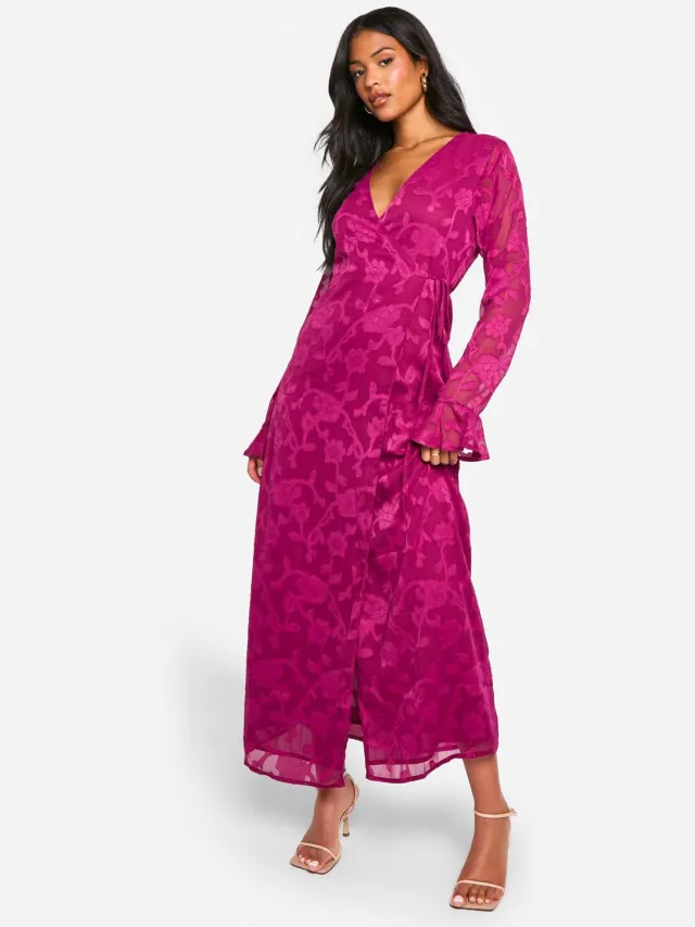 boohoo Dames Lange Burnout Bloemrijke Ruffle Wrap Jurk Pruim