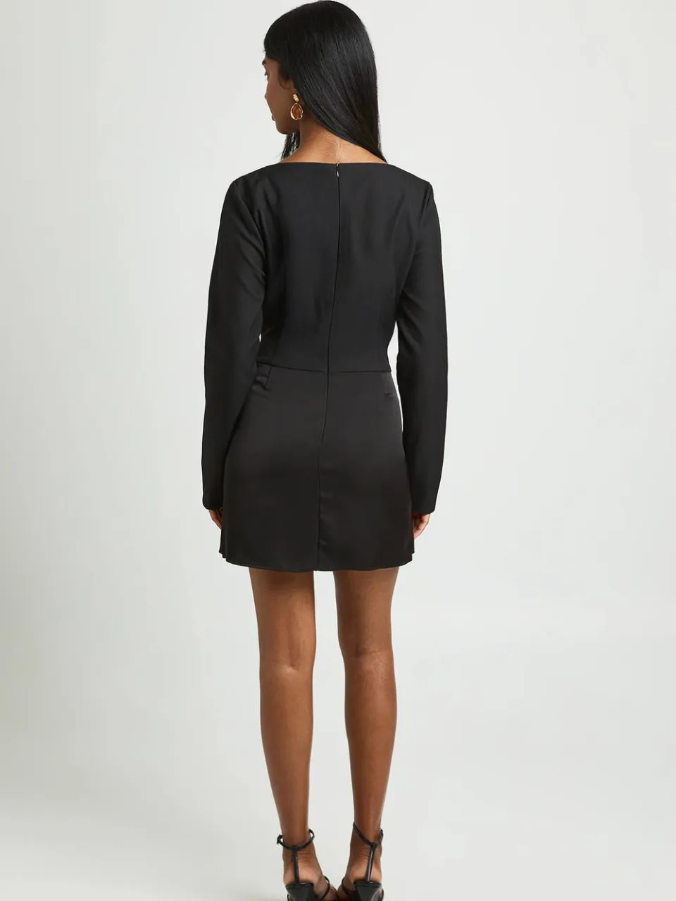 boohoo Dames Satijnen Mini-jurk Met Drapering En Lange Mouwen zwart, foto 3