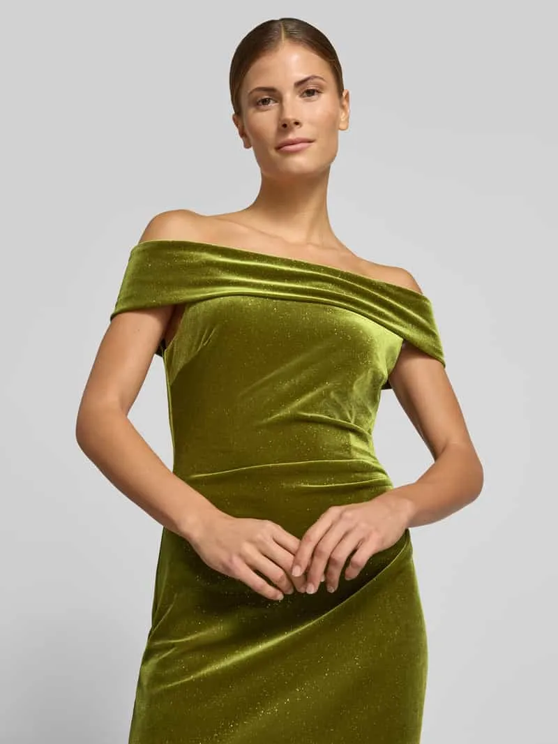 Christian Berg Cocktail Maxi-jurk van fluweel in off-shoulder-look lindegroen, foto 3
