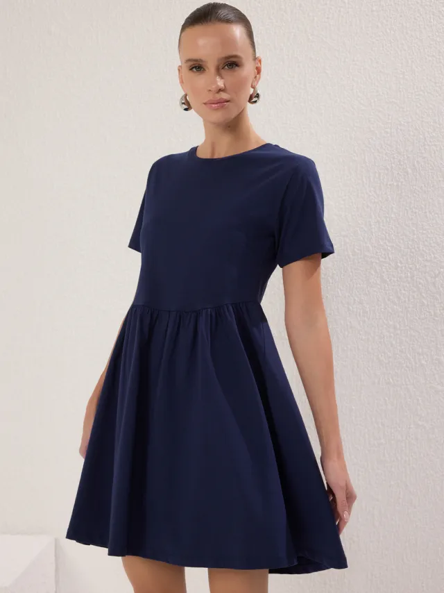 Trendyol TRENDYOLMİLLA Dames Donkerblauw Effen Kort / Mini Kort Casual Skater Jurken Marineblauw/Blauw