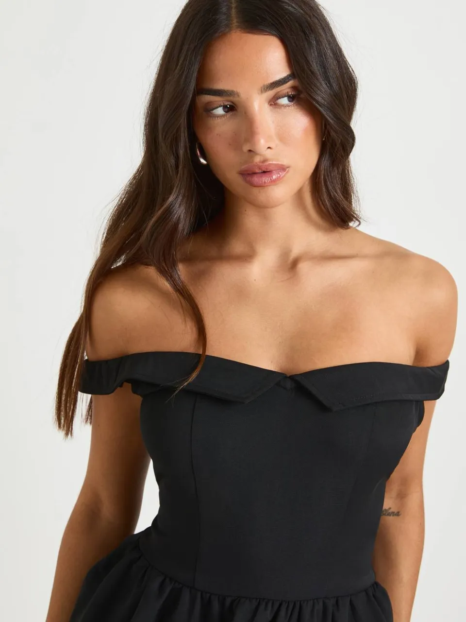 boohoo Dames Kleine Sweetheart-nek overslag pofbal minijurk zwart, foto 4