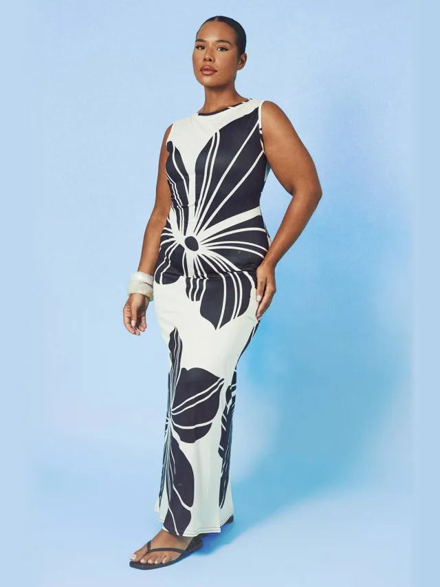 boohoo Dames Plus Grote Bloemenprint Jurk Met Slash Hals Maxi Lengte Ivoor