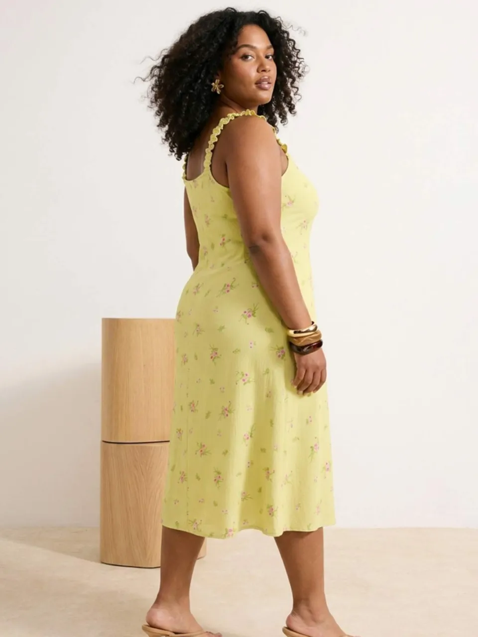 Trendyol Curve Dames Geel Bloemen Midi Mouwloos Casual A-lijn Grote maten Jurk, foto 2