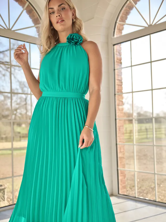 Yours London Geplooide Maxijurk Met Corsage In Groen Green